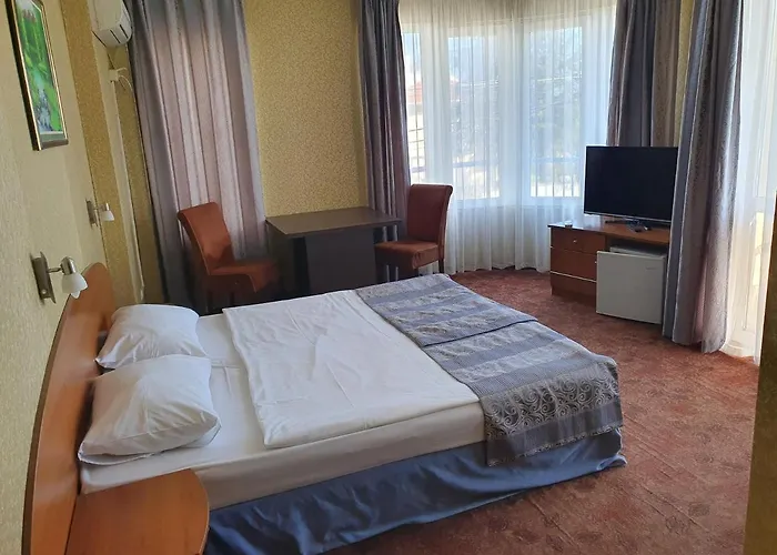 Family Hotel Lazuren Briag